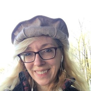 Meet your Posher, Elise